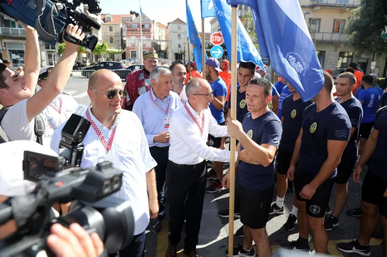 Političari okupirali Metković: Pogledajte tko je sve došao na 22.Maraton lađa