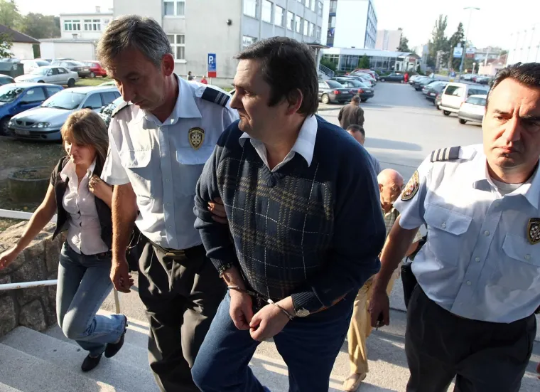 U veljači 2009. ubio je bratića, njegovu 14-godišnju kćer, strinu i mladića koji se našao usred njegovog pohoda smrti.