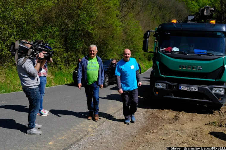 Grlić Radman i Tomašević ovog vikenda imali pune ruke posla: Uzeli motiku, sadili stabla i čistili smeće