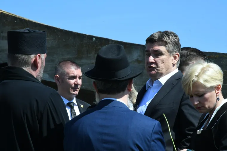 Državni vrh došao odati počast žrtvama ustaškog logora, Plenković i Milanović se ignorirali