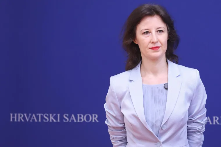 Političarka koja nam je poslala i uspomenu povezanu sa aktualnom političkom situacijom na prethodnoj fotografiji je Dalija Orešković.
