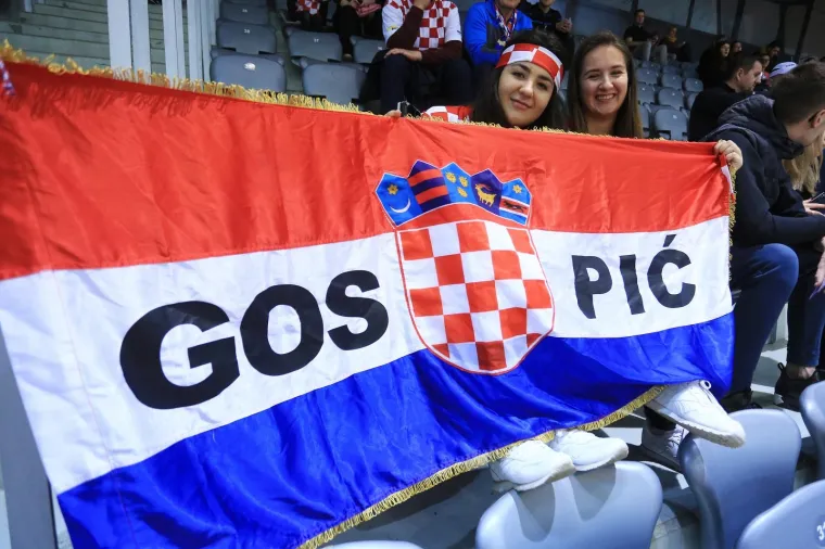 OSIJEK ZAHVATILO TENISKO LUDILO: Hrvatska protiv Kanade traži prolazak dalje