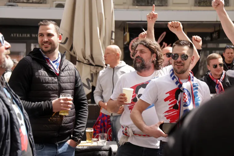 Totalna 'ludnica' u Ženevi: Pazite kakav su šou napravili navijači Hajduka uoči finala Lige prvaka