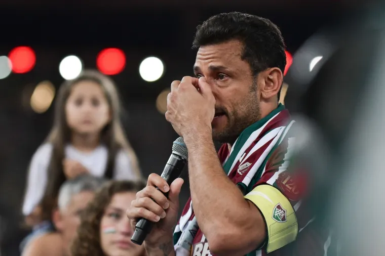 Slavni nogometaš otišao u mirovinu pred prepunim stadionom