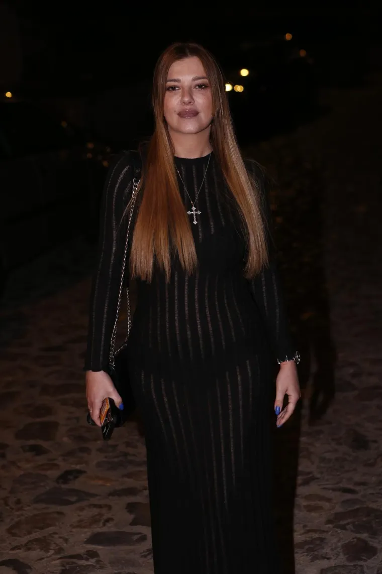 Suzana Mančić zračila ženstvenošću, a sve oči bile su uprte u seksi pjevačicu iz Zvezda Granda