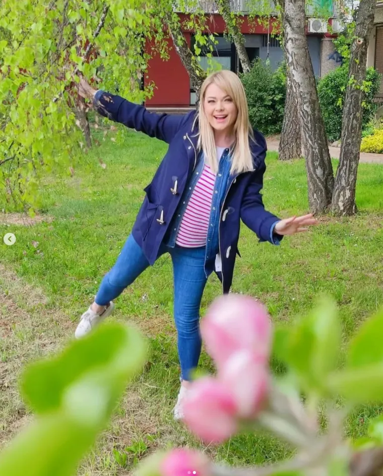 Simpatična Minea je prije 16 godina radila u turističkoj agenciji: 'Nova sam i pomažu mi da se snađem, ali od pjevanja ne odustajem'