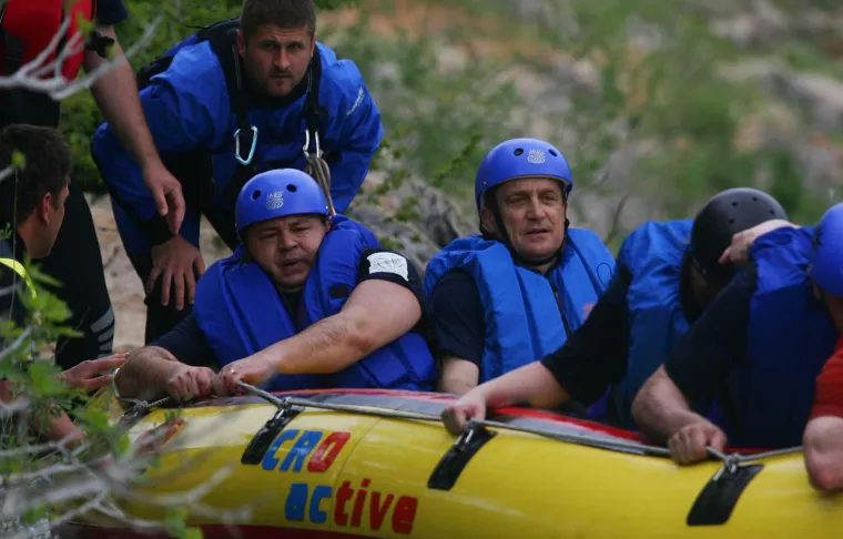 Sjećate li se kad je Sanader poslao ministre na rafting? Neki su se skoro utopili, jedan uhvaćen u ljubavnom klinču, a Kolinda...