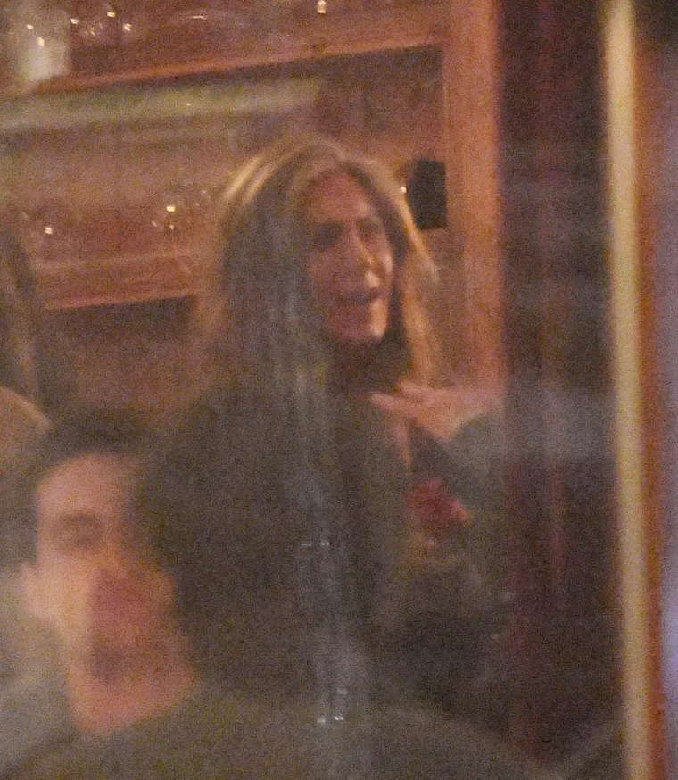 Jennifer Aniston uhvaćena s bivšim mužem: Kad su se ugledali, pao je nježan zagrljaj, a glumac je zbog jednog ispao pravi romantik