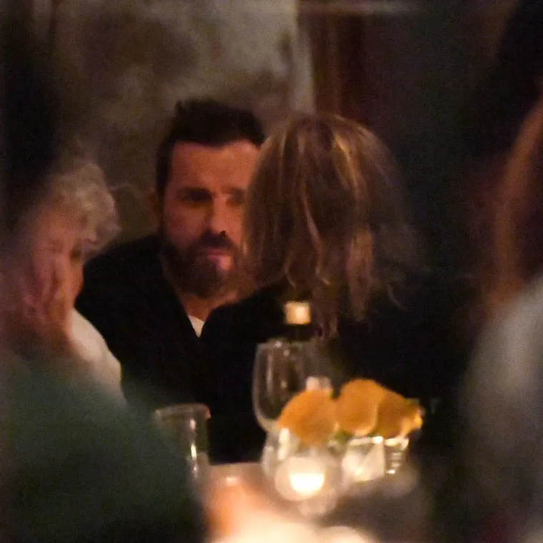 Jennifer Aniston uhvaćena s bivšim mužem: Kad su se ugledali, pao je nježan zagrljaj, a glumac je zbog jednog ispao pravi romantik
