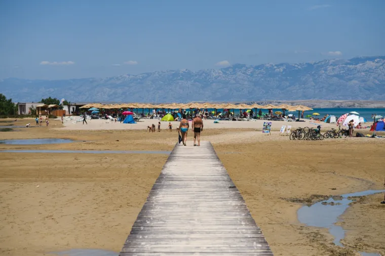 Goli u blatu: Postoji dobar razlog zašto turisti hrle na najpoznatiju ninsku plažu