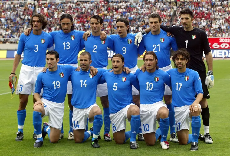 Italija (45 posto uspješnosti) - Mnogima prvo Italija padne na pamet kada govorimo o reprezentacijama koje su uspješne s bijele točke no statistika govori drugačije. Naime, Talijani su vrlo neuspješni u raspucavanju jedanaesteraca na Svjetskim prvenstvima (1:3) dok je omjer na Euru malo preko 50 posto. Najbolniji je poraz od Brazila u finalu Svjetskog prvenstva 1994, a svježa je pobjeda protiv Engleza u finalu posljednjeg europskog prvenstva. Ukupan omjer 5:6.