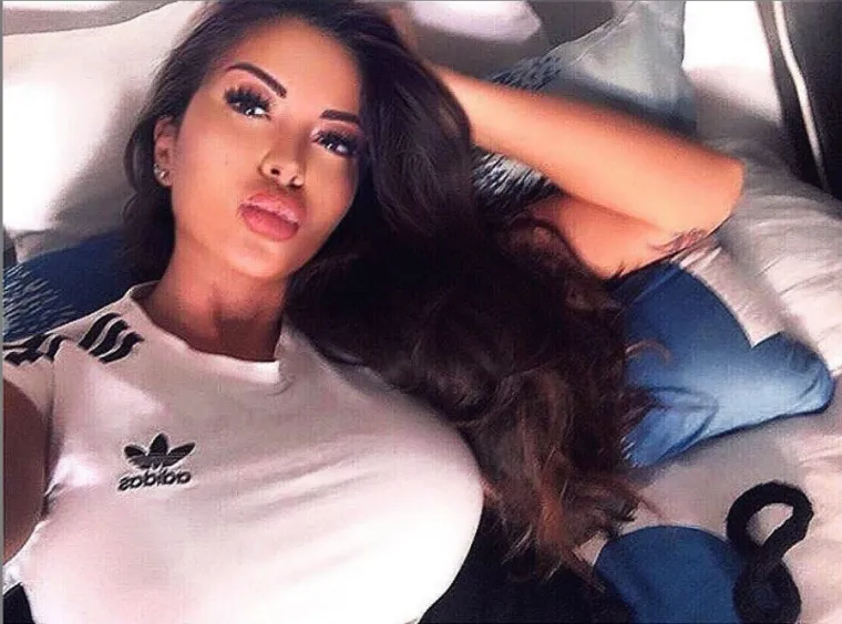Upoznajte prekrasnu Florianu, 'Kim Kardashian Vezuva' od koje se Maradona ni ne vidi: Evo zašto su svi ludi za njom