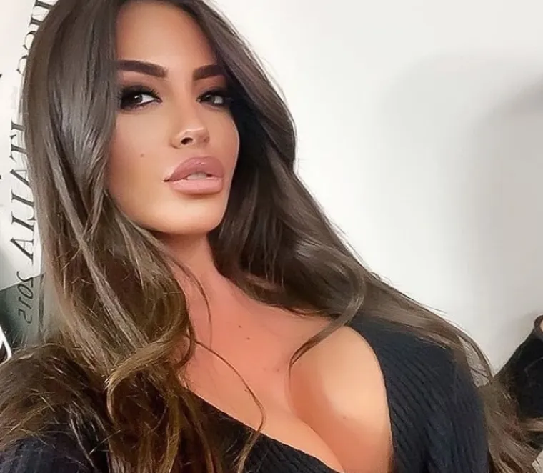 Upoznajte prekrasnu Florianu, 'Kim Kardashian Vezuva' od koje se Maradona ni ne vidi: Evo zašto su svi ludi za njom