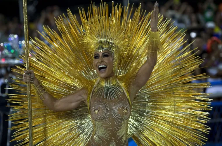 U BRAZILU OTVORENA SEZONA KARNEVALA: Plesačice sambe mamile uzdahe u velikim kostimima koji malo toga skrivaju