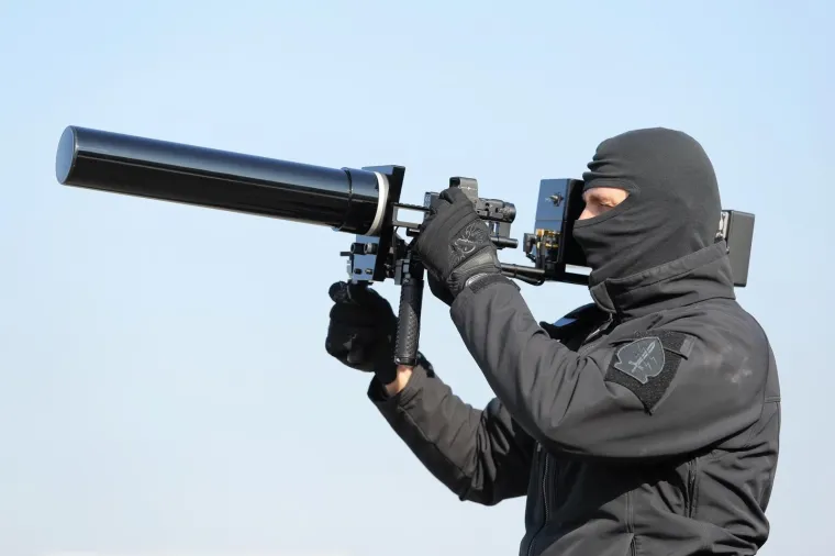 OVAKO RADI PUŠKA PROTIV DRONOVA: Održana demonstracija uklanjanja dronova puškom protiv bespilotnih letjelica