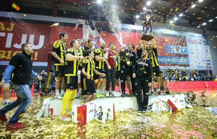Na 45. izdanju legendarnog malonogometnog turnira Kutija šibica slavila je momčad CB Dobermann koja je u finalu s 1:0 pobijedila Big Bang Team