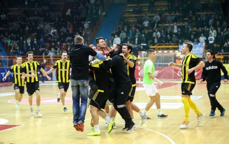 Na 45. izdanju legendarnog malonogometnog turnira Kutija šibica slavila je momčad CB Dobermann koja je u finalu s 1:0 pobijedila Big Bang Team