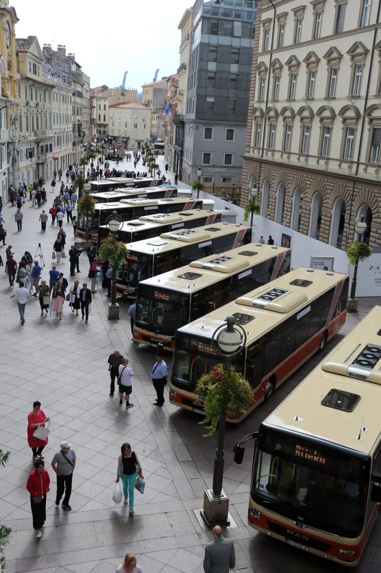 Na riječkom Korzu predstavljeno devet novih autobusa: Vrijede gotovo 20 milijuna kuna