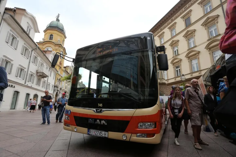 Na riječkom Korzu predstavljeno devet novih autobusa: Vrijede gotovo 20 milijuna kuna
