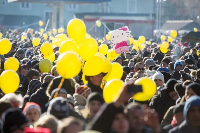 Tradicionalni doček Nove godine u Fužinama slavi točno u podne već 16 godina. Novost ovogodišnjeg podnevnog dočeka bila je mogućnost kupnje balona na koje su se ispisivale novogodišnje želje, a svi su pušteni u zrak točno u podne. Dio prihoda od prodanih balona ide u humanitarne svrhe.