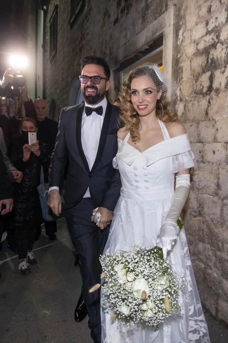 Ovo izdanje Hane Huljić Grašo svima je zapelo za oko, evo gdje je nabavila haljinu za izlazak iz rodilišta