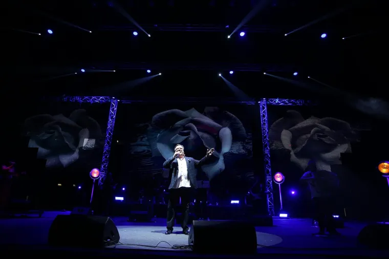 HALID BEŠLIĆ ODRŽAO SPEKTAKULARAN KONCERT U ARENI: Napunio je dvoranu, pogledajte dio atmosfere