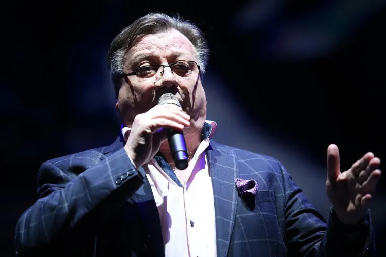 HALID BEŠLIĆ ODRŽAO SPEKTAKULARAN KONCERT U ARENI: Napunio je dvoranu, pogledajte dio atmosfere