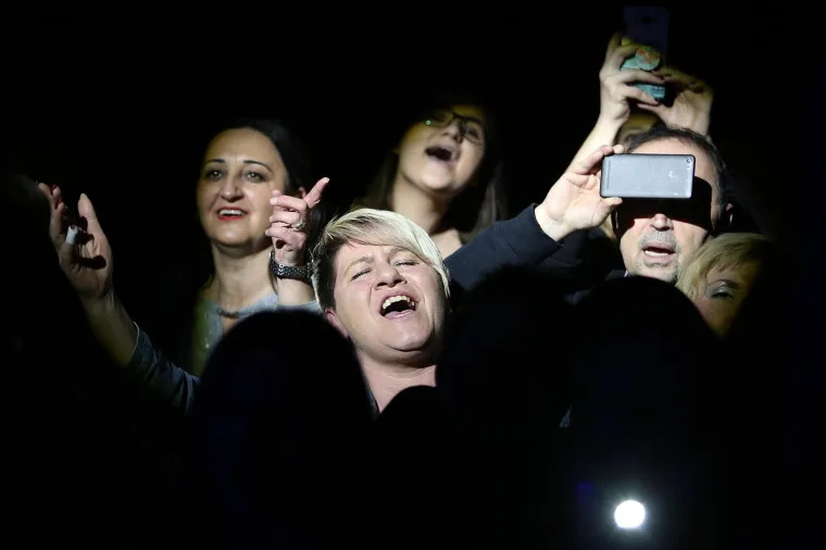HALID BEŠLIĆ ODRŽAO SPEKTAKULARAN KONCERT U ARENI: Napunio je dvoranu, pogledajte dio atmosfere