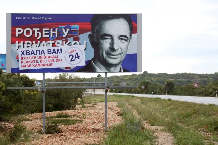 PUPOVAC ZAHVALIO NA UNIŠTENIM PLAKATIMA, VANDALI NISU DUGO ČEKALI: Opet osvanuli ustaški simboli i gnjusne prijetnje