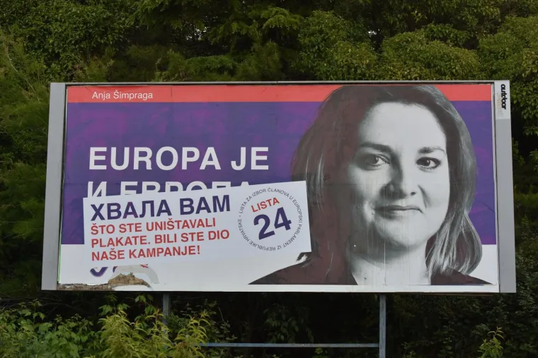 PUPOVAC ZAHVALIO NA UNIŠTENIM PLAKATIMA, VANDALI NISU DUGO ČEKALI: Opet osvanuli ustaški simboli i gnjusne prijetnje