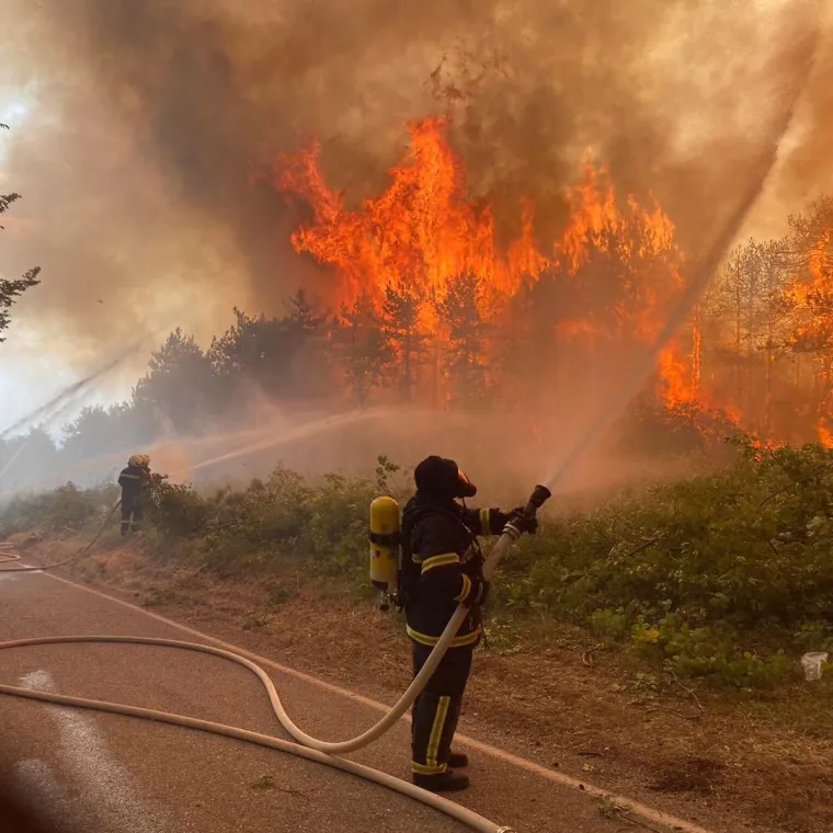 Slovenski vatrogasci objavili dramatične fotografije s požarišta: Vatrena stihija ne jenjava