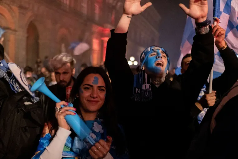 Makljaža ultrasa Udinesea i Napolija štapovima za zastave i remenjima: 'Nećete slaviti Scudetto na našem terenu'