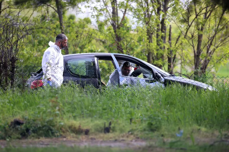 Ovdje je Uroš B. presudio policajcu i njegovoj sestri! Tragovi krvi kod klupica jezivi su podsjetnik na sinoćnji masakr: 'Pucao im je u potiljak'