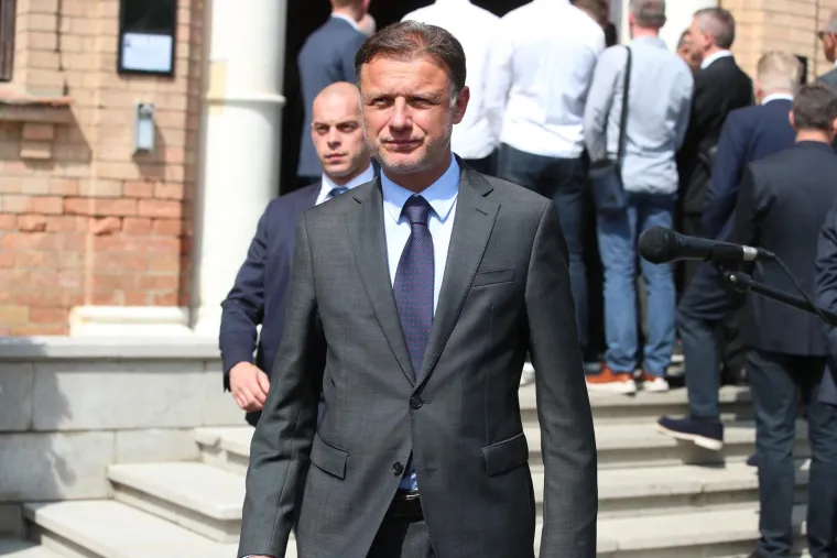 Posljednji ispraćaj Nikice Valentića na Mirogoju: Pogledajte tko je sve došao, od ministara do poduzetnika