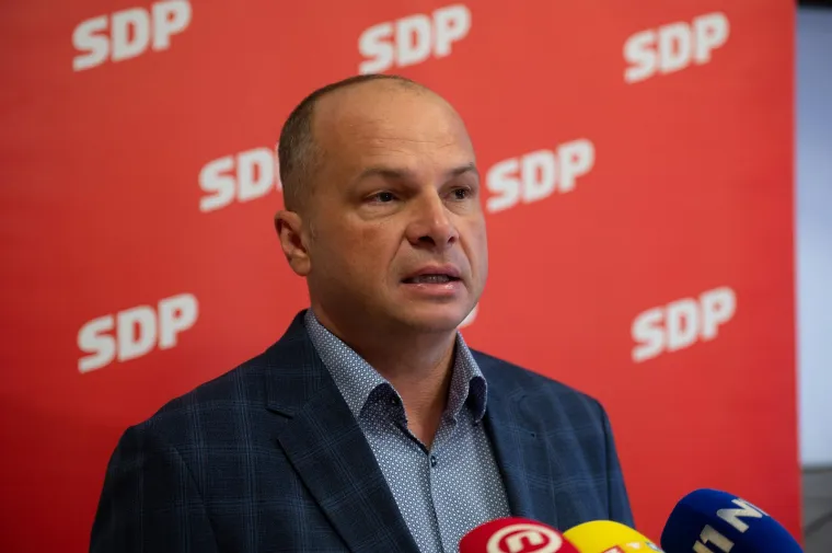 Počeli izbori za novo vodstvo SDP-a: Na biralište stigao glavni favorit