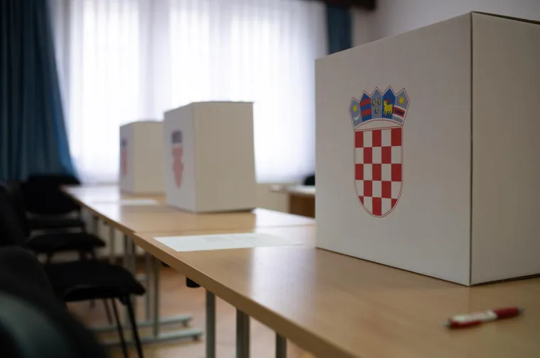 Počeli izbori za novo vodstvo SDP-a: Na biralište stigao glavni favorit
