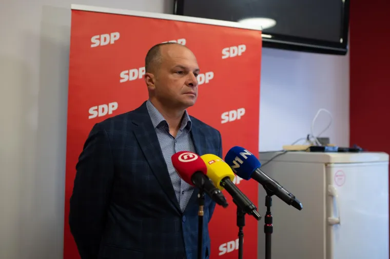 Počeli izbori za novo vodstvo SDP-a: Na biralište stigao glavni favorit
