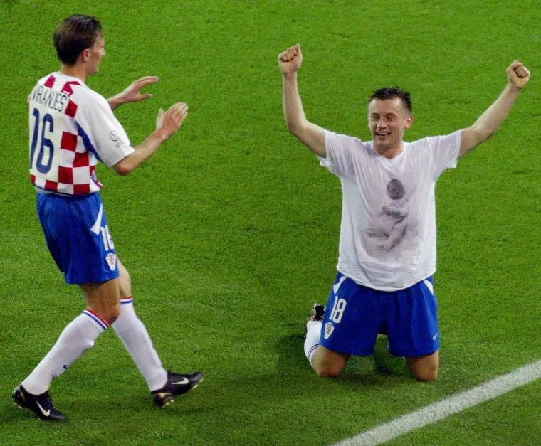 Svojom dobrom igrom zaradio je poziv na SP u Južnoj Koreji i Japanu. Olić je zabio gol protiv Talijana za 1-1 u 73. minuti, dok je do kraja susreta Hrvatska stigla do pobjede 2-1 pogotkom Rapajića