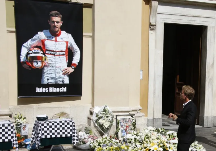 Bianchi je nakon lanjske nesreće na Velikoj nagradi Japana devet mjeseci proveo u komi, a preminuo je u petak u bolnici u Nici.