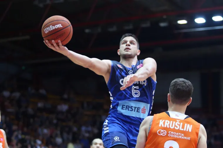 KOŠARKAŠKA ROMANTIKA NA CIBONIN NAČIN: Emil Tedeschi mlađi sa suprugom pratio još jedno potonuće Cedevite