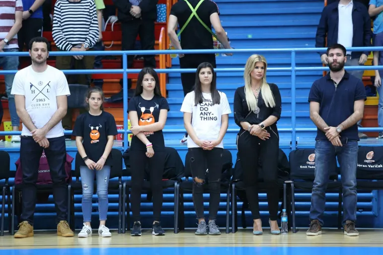 KOŠARKAŠKA ROMANTIKA NA CIBONIN NAČIN: Emil Tedeschi mlađi sa suprugom pratio još jedno potonuće Cedevite