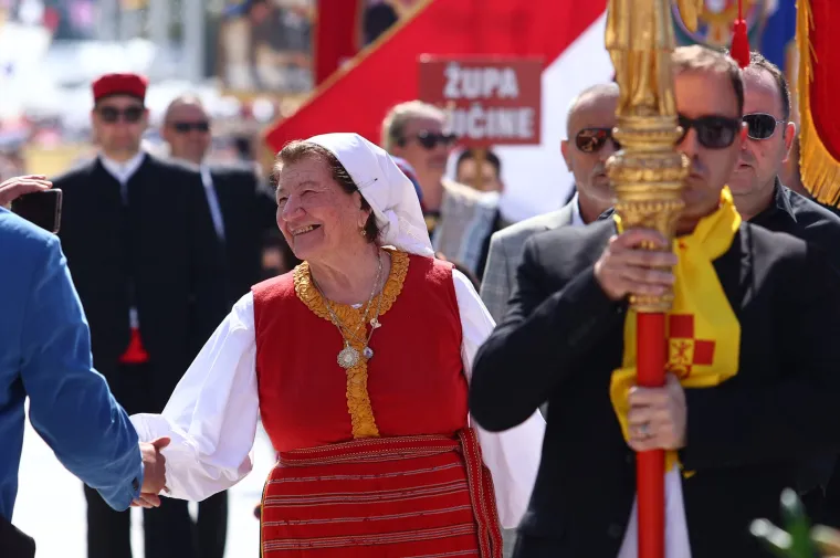 Splićani slave Dan grada! Na ulicama stari i mladi, domaći i strani! Za omastiti brk spremno 5.000 porcija janjetine i 'biži'