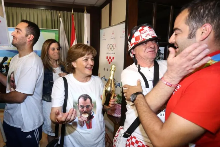 PLESOM SE ORILA PJESMA: Pogledajte kako je dočekan osvajač prve hrvatske medalje u Riju