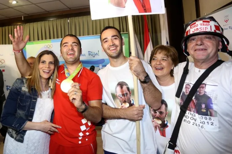 PLESOM SE ORILA PJESMA: Pogledajte kako je dočekan osvajač prve hrvatske medalje u Riju