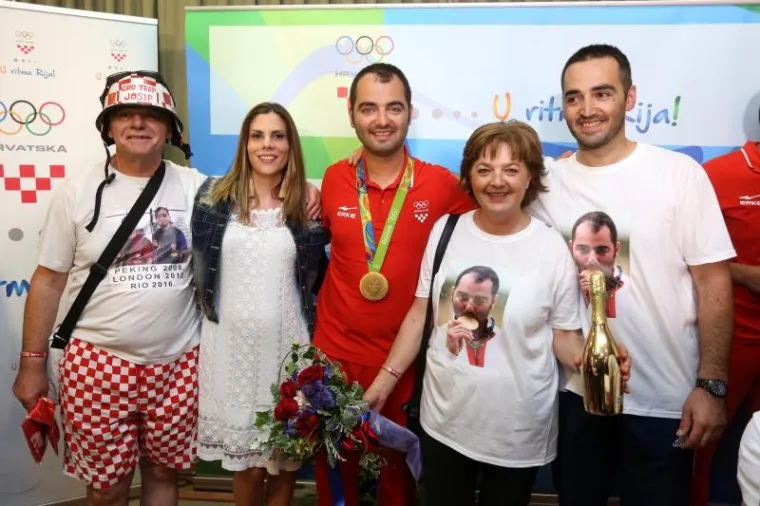 PLESOM SE ORILA PJESMA: Pogledajte kako je dočekan osvajač prve hrvatske medalje u Riju