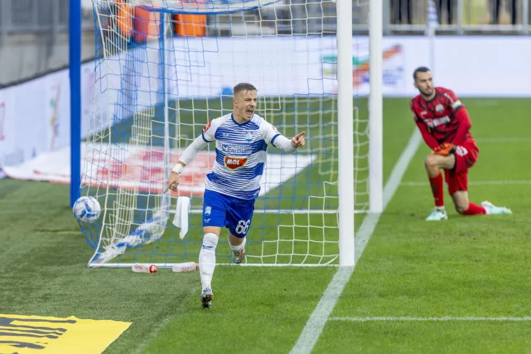 Kohorta 'počastila' Osijek bakljadom za prvu pobjedu u sezoni