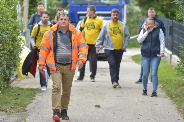 Živi zid pokušao spriječiti deložaciju obitelji u Sabunikama