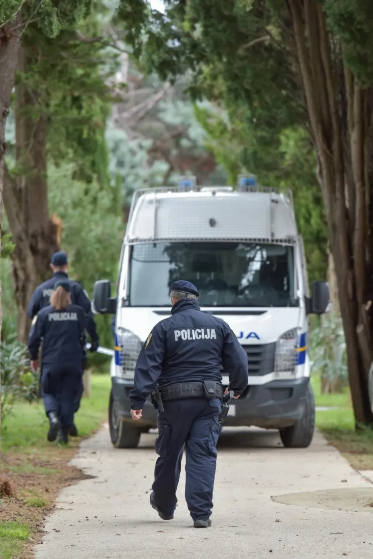 Živi zid pokušao spriječiti deložaciju obitelji u Sabunikama