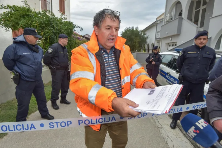 Živi zid pokušao spriječiti deložaciju obitelji u Sabunikama