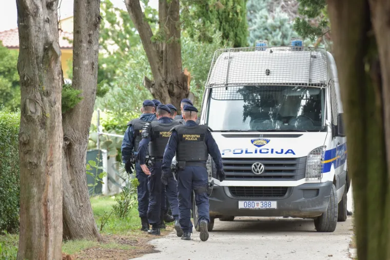 Živi zid pokušao spriječiti deložaciju obitelji u Sabunikama